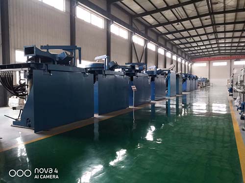 西安蓝辉小编和大家分享：中频熔炼炉使用的过程中需要注意哪些事项：